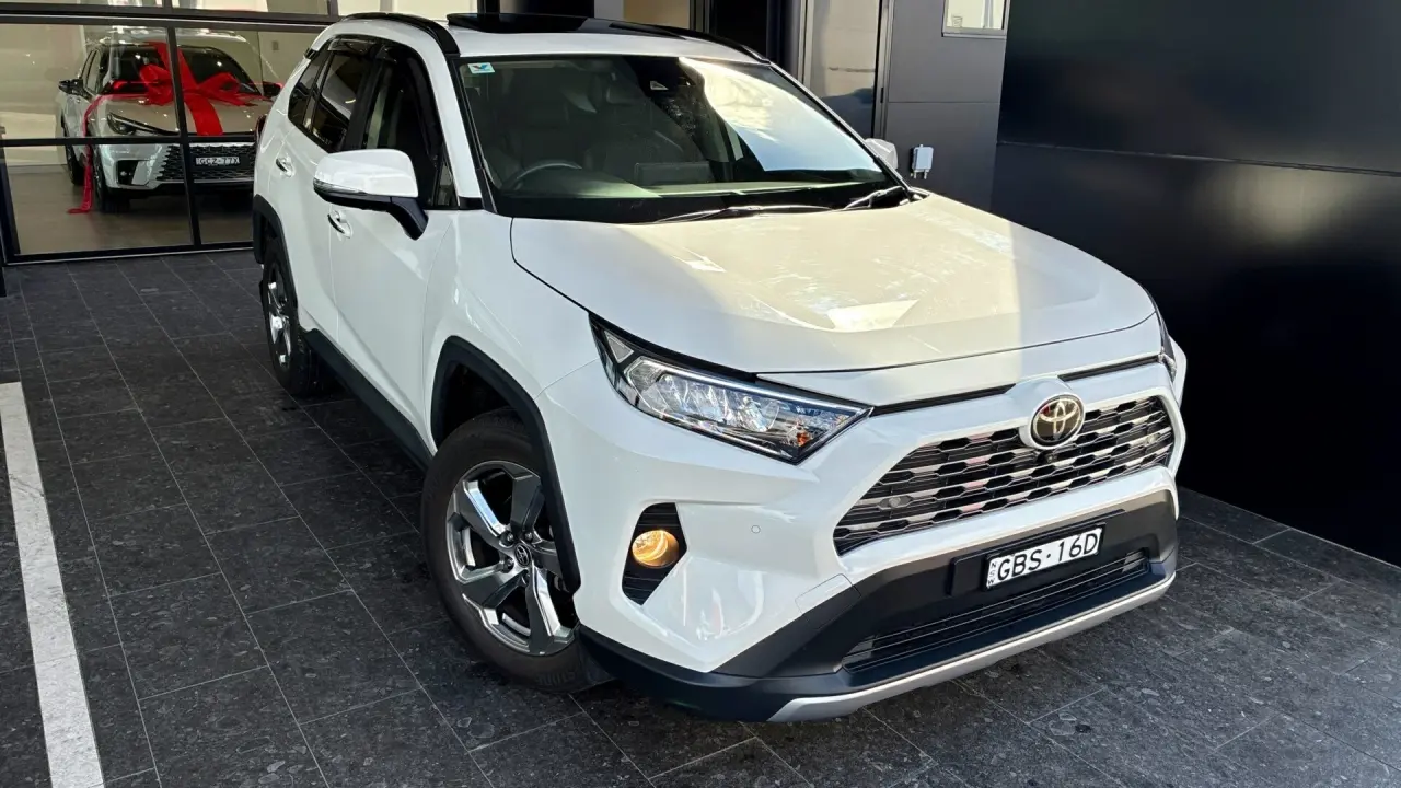 2019 Toyota RAV4 Gallery Image 1