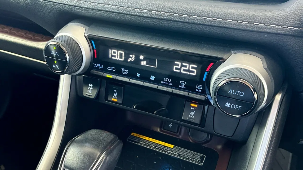 2019 Toyota RAV4 Gallery Image 12