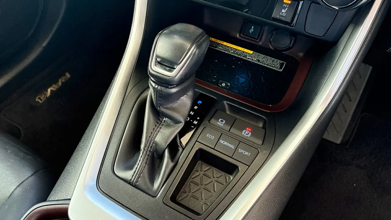 2019 Toyota RAV4 Gallery Image 13