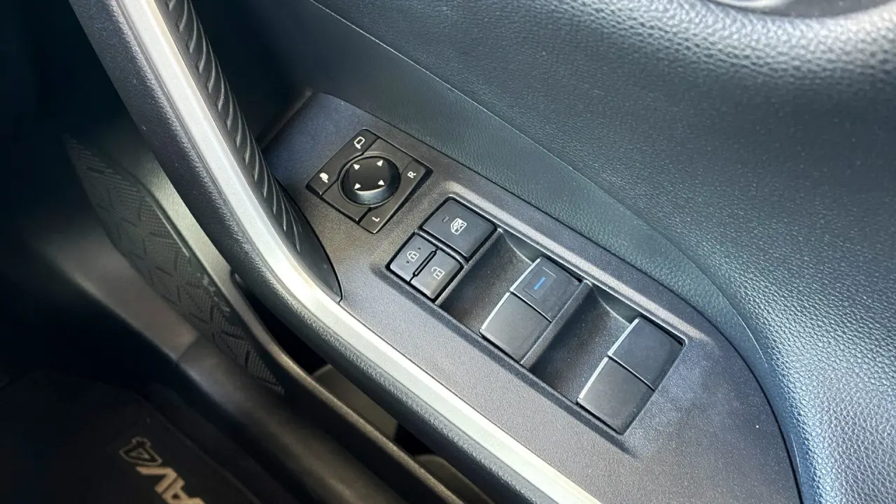 2019 Toyota RAV4 Gallery Image 16