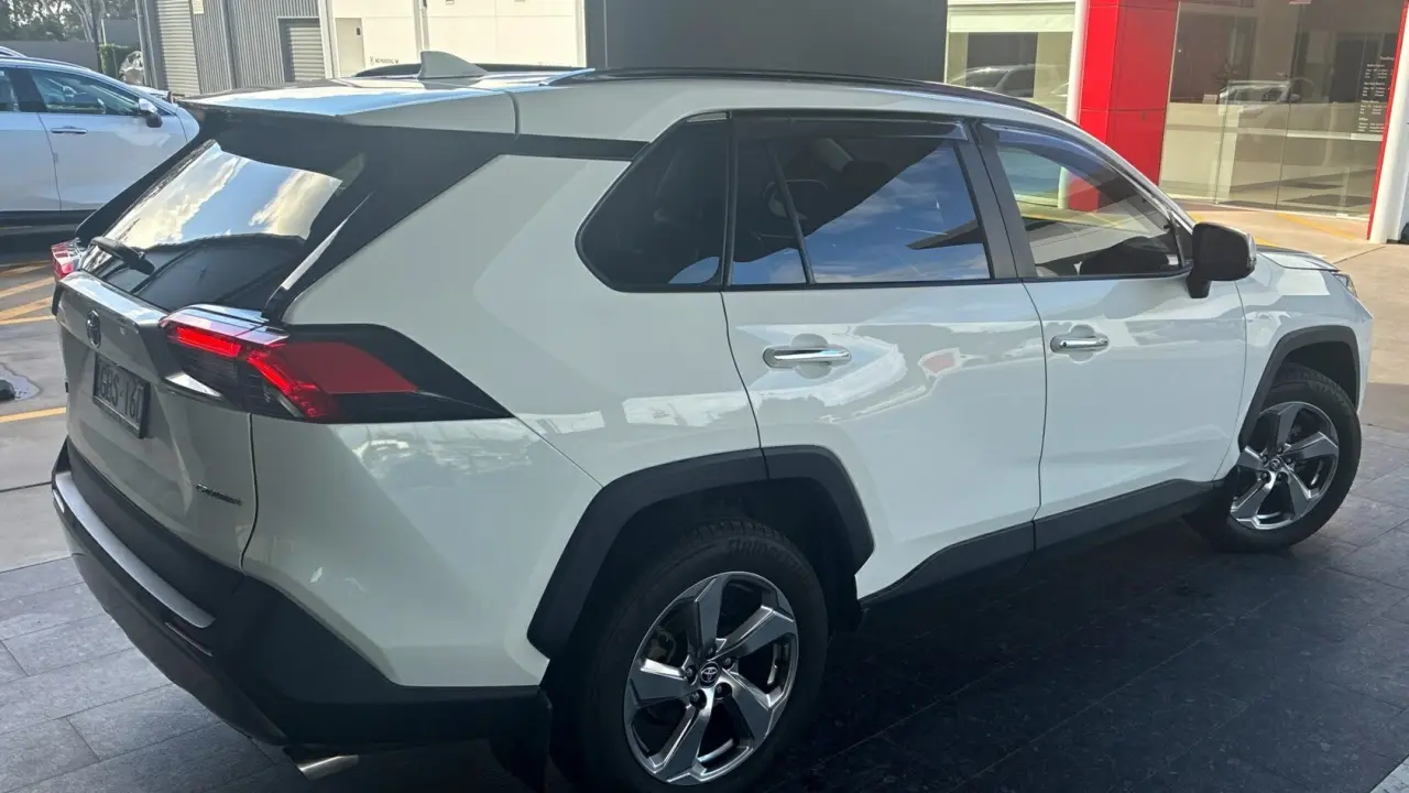 2019 Toyota RAV4 Gallery Image 4