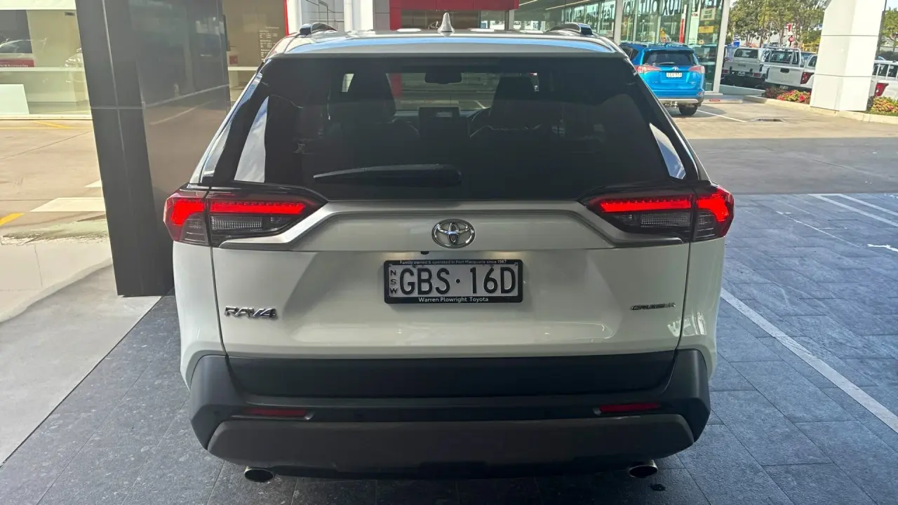 2019 Toyota RAV4 Gallery Image 5