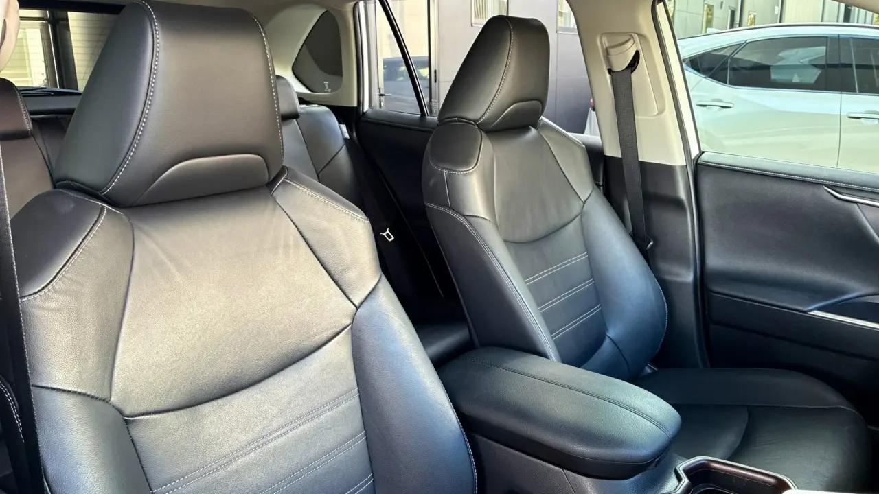 2019 Toyota RAV4 Gallery Image 9