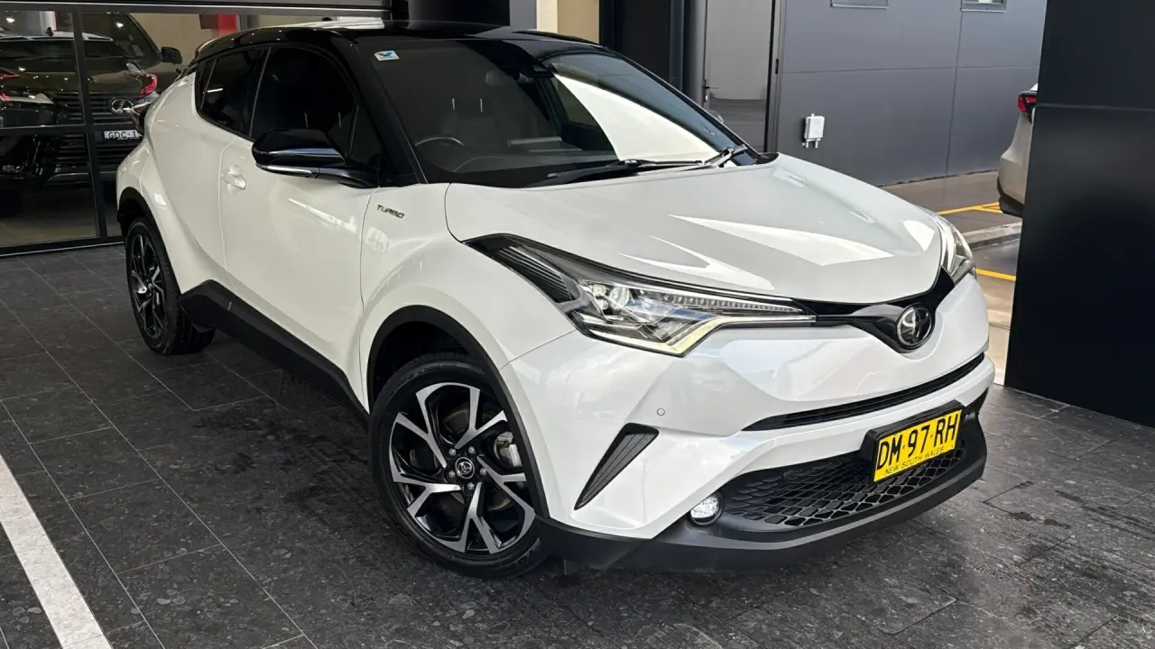 2017 Toyota C-HR Gallery Image 1