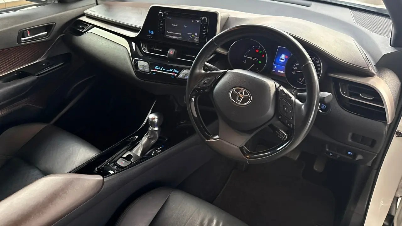 2017 Toyota C-HR Gallery Image 10
