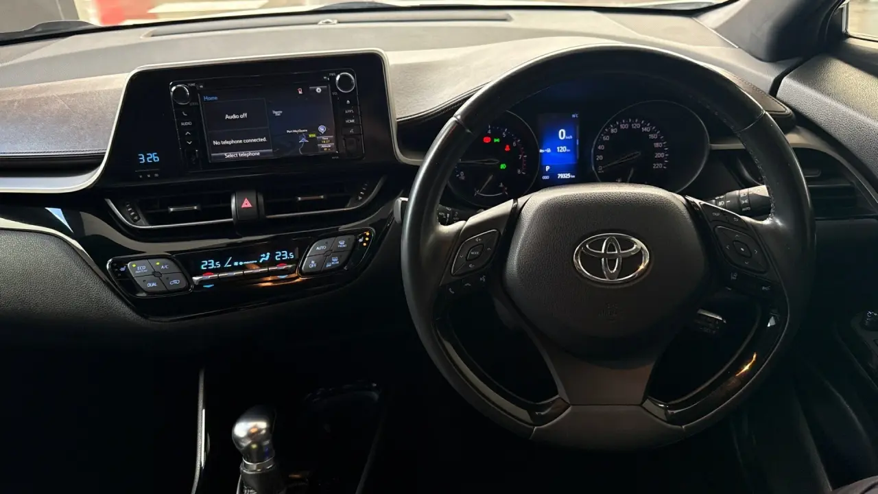 2017 Toyota C-HR Gallery Image 11