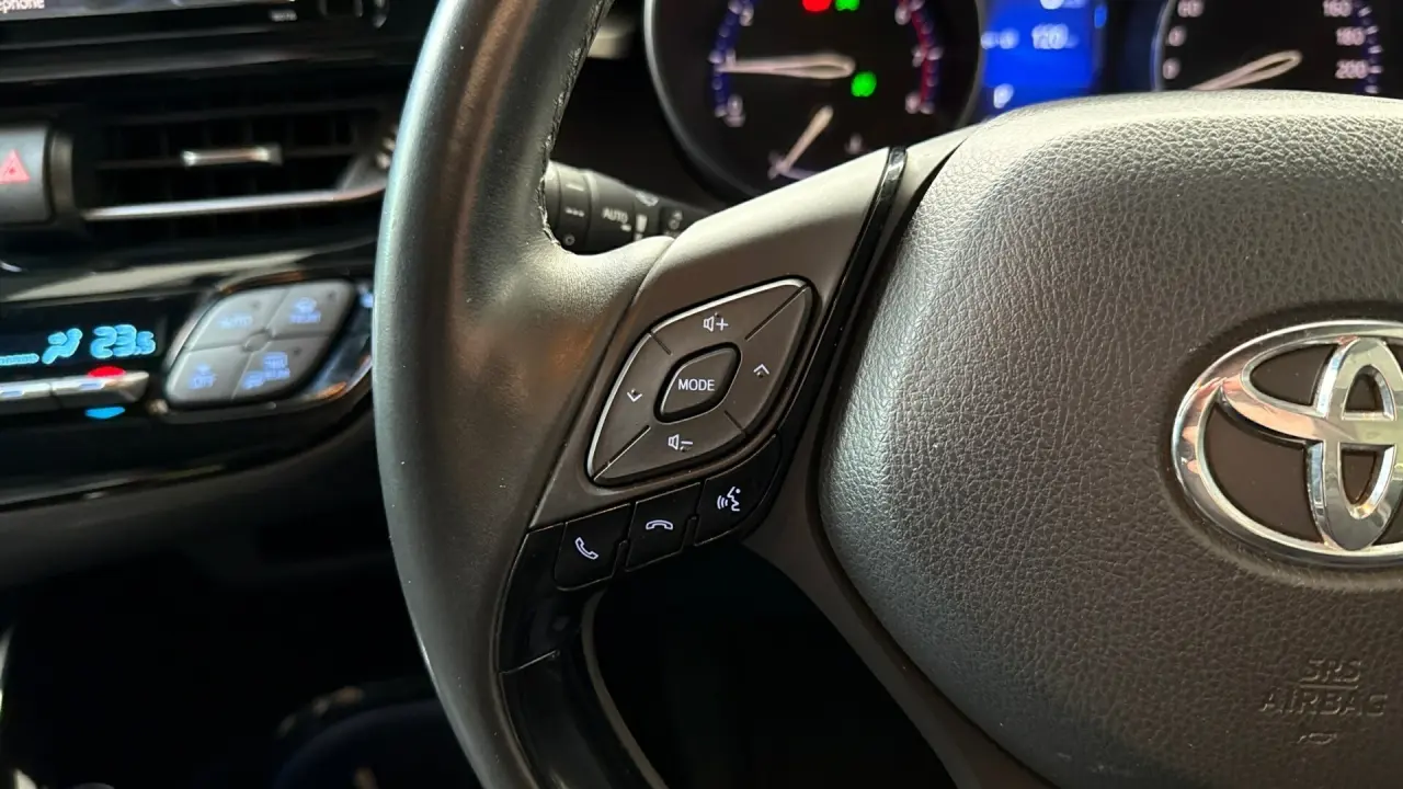 2017 Toyota C-HR Gallery Image 12