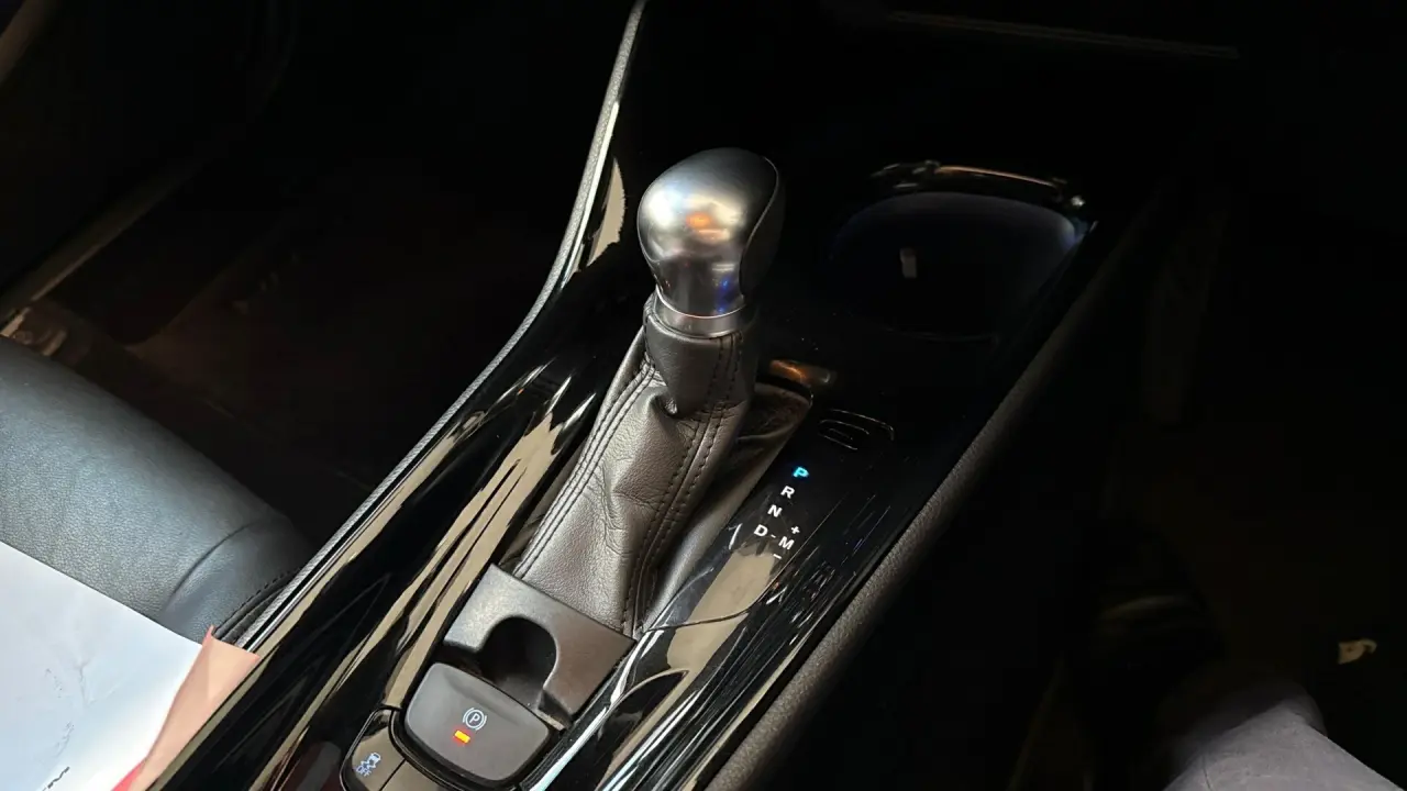 2017 Toyota C-HR Gallery Image 17