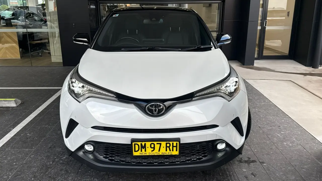 2017 Toyota C-HR Gallery Image 2
