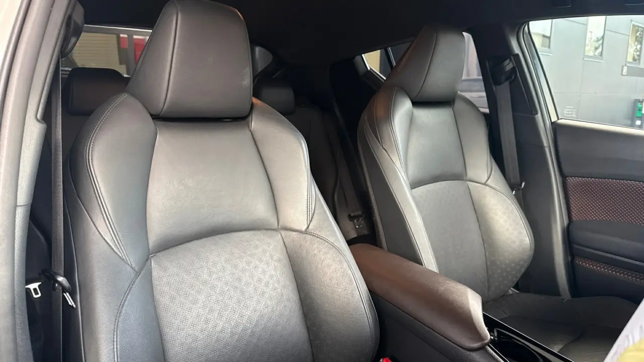 2017 Toyota C-HR Gallery Image 9