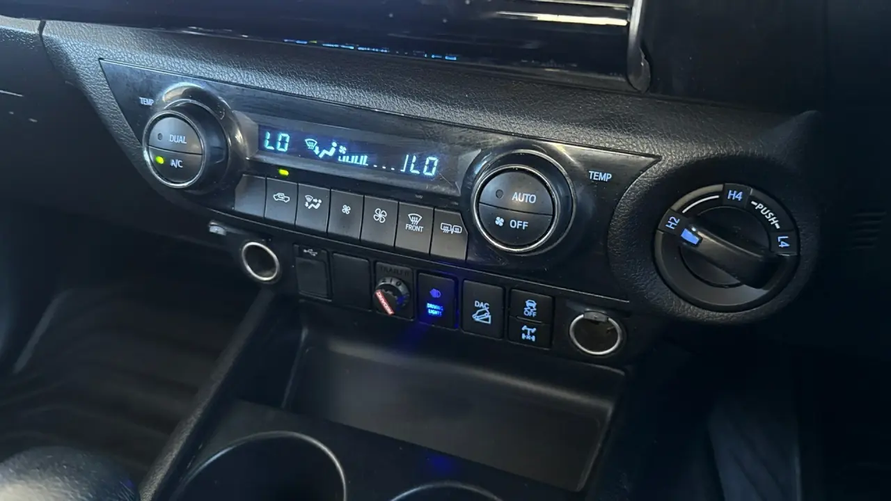 2022 Toyota Hilux Gallery Image 12
