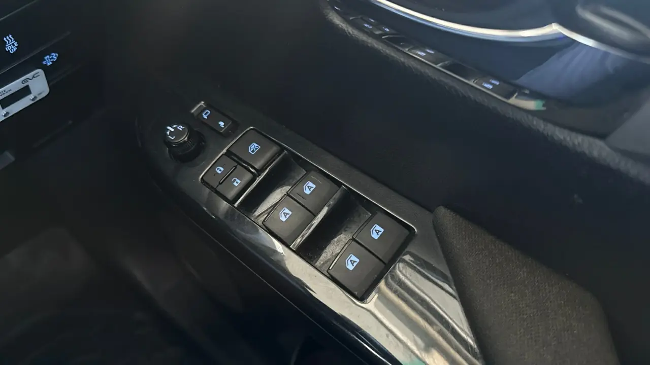 2022 Toyota Hilux Gallery Image 14