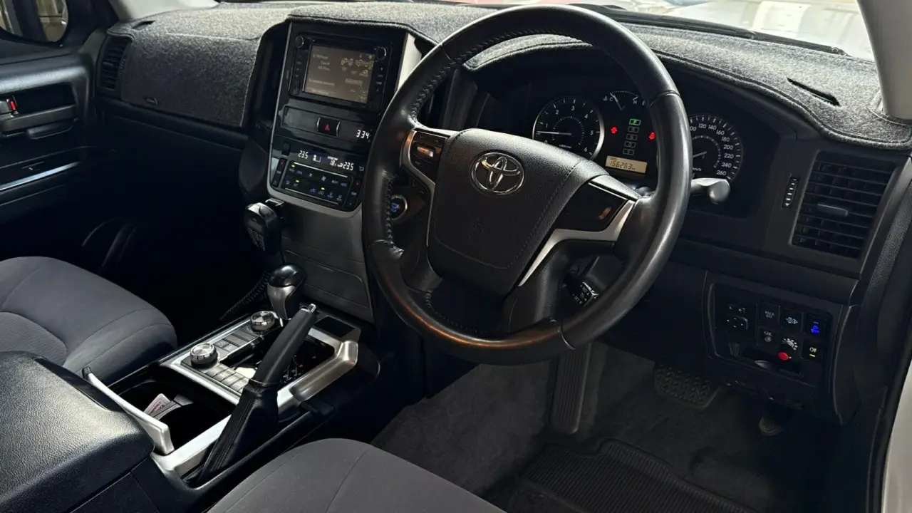 2017 Toyota Landcruiser Gallery Image 12