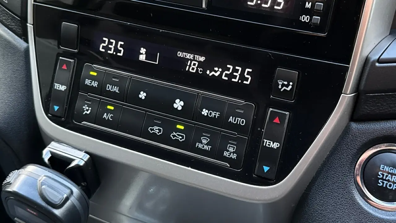 2017 Toyota Landcruiser Gallery Image 17