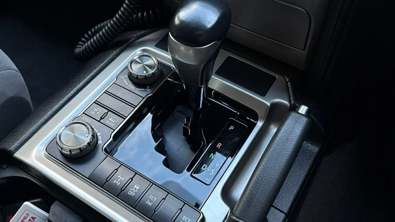 2017 Toyota Landcruiser Gallery Image 18