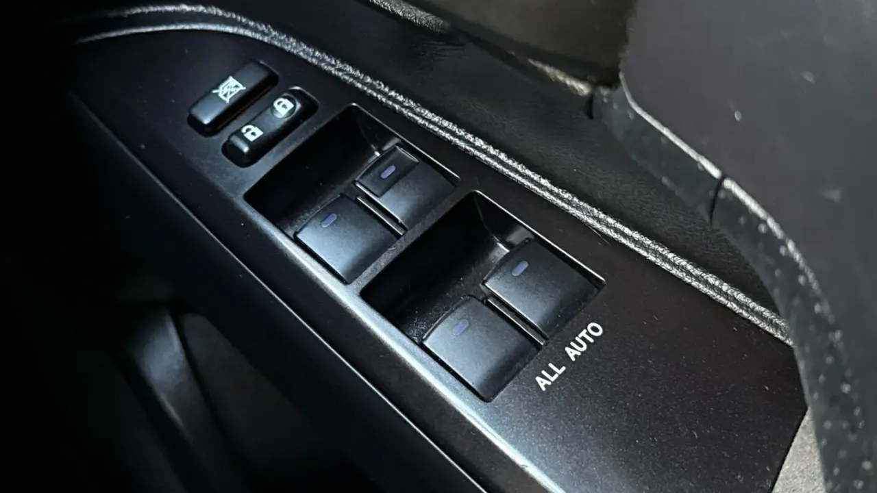 2017 Toyota Landcruiser Gallery Image 19