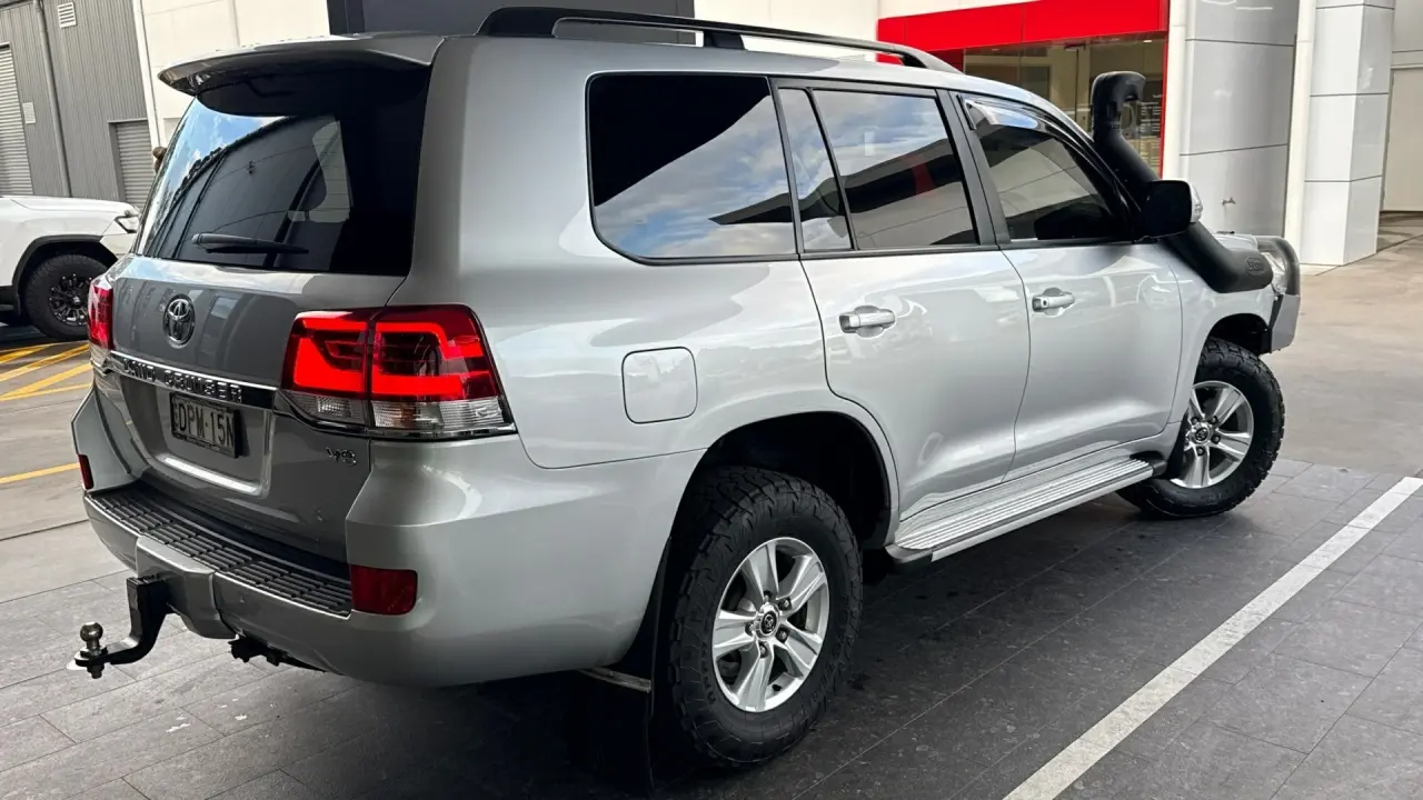 2017 Toyota Landcruiser Gallery Image 4