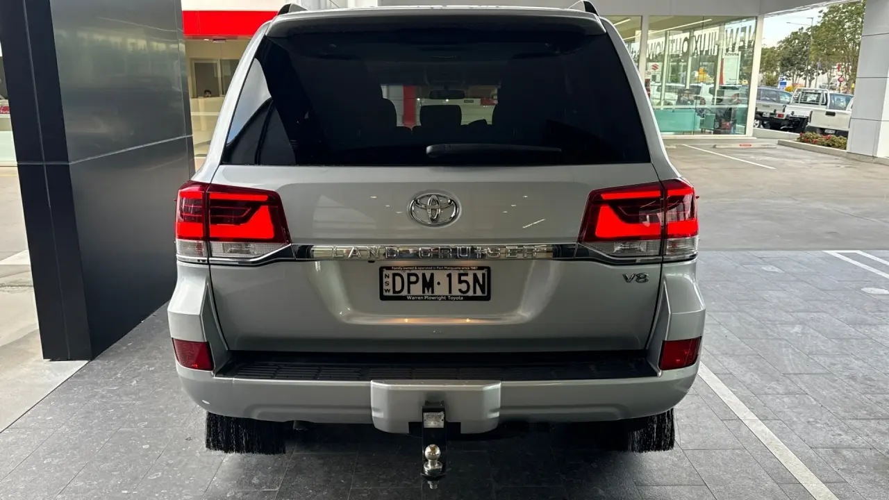 2017 Toyota Landcruiser Gallery Image 6