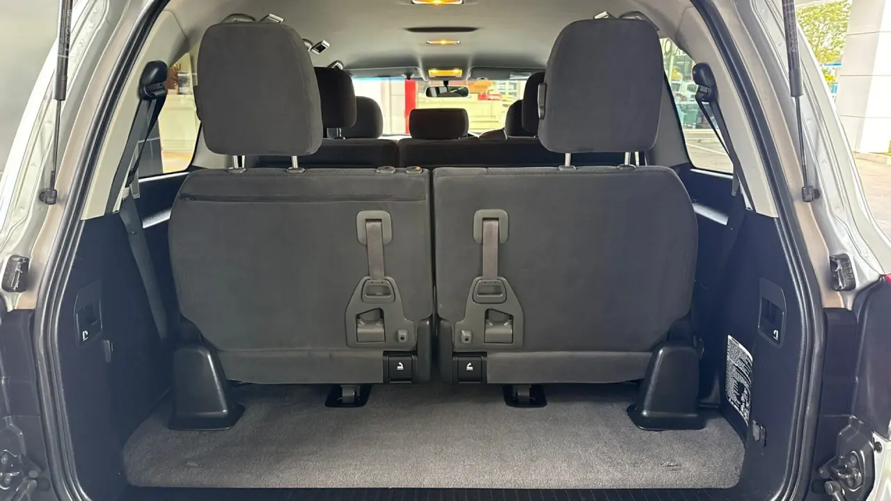 2017 Toyota Landcruiser Gallery Image 8