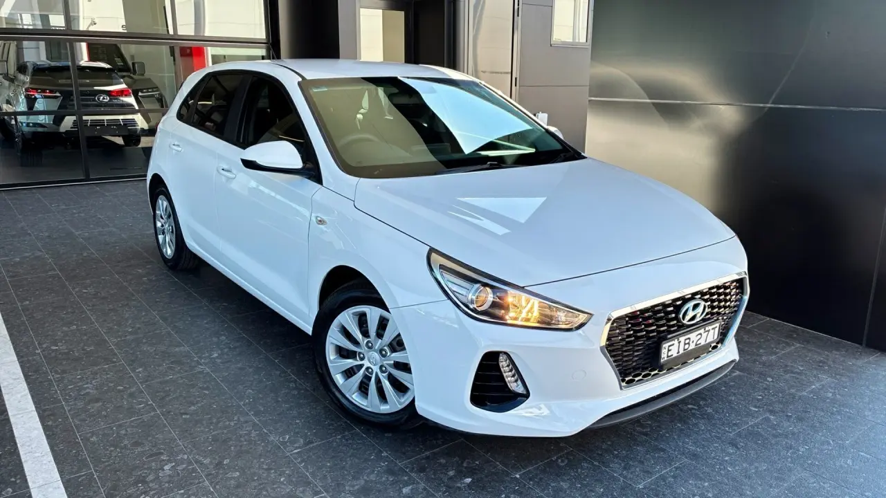 2018 HYUNDAI i30 Gallery Image 1