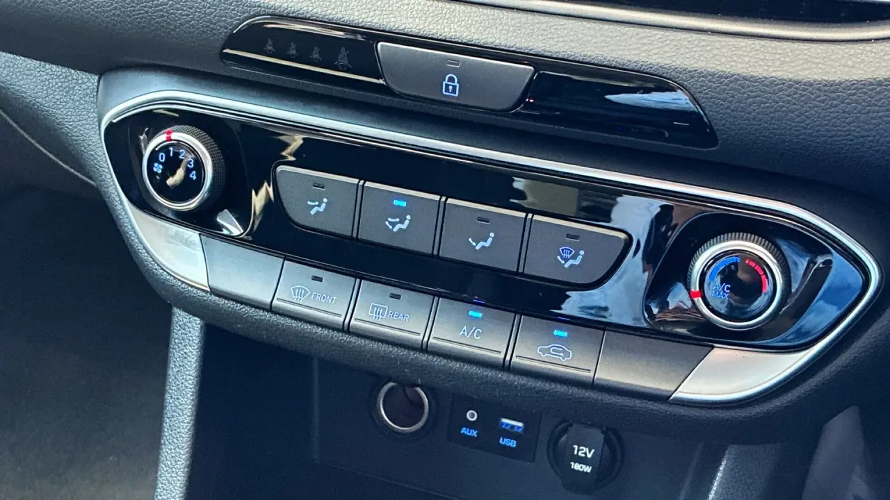 2018 HYUNDAI i30 Gallery Image 11