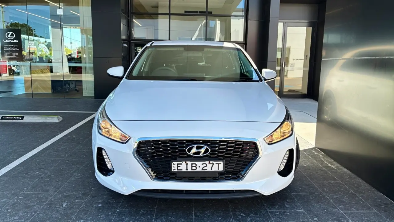 2018 HYUNDAI i30 Gallery Image 2