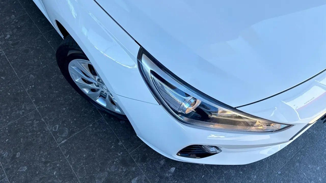 2018 HYUNDAI i30 Gallery Image 3