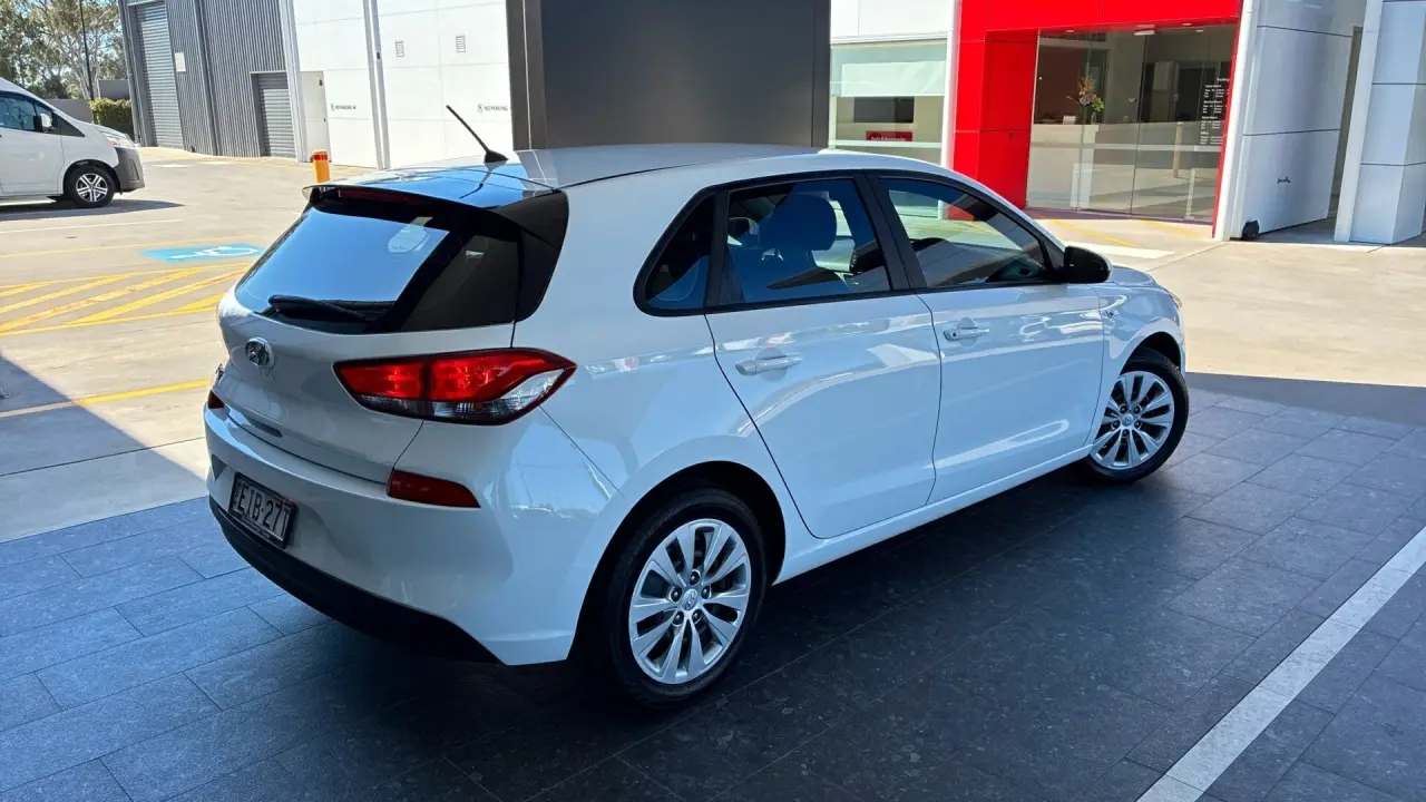 2018 HYUNDAI i30 Gallery Image 4