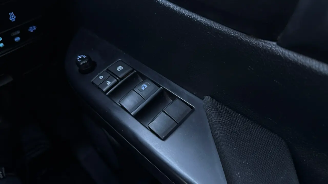 2023 Toyota Hilux Gallery Image 17