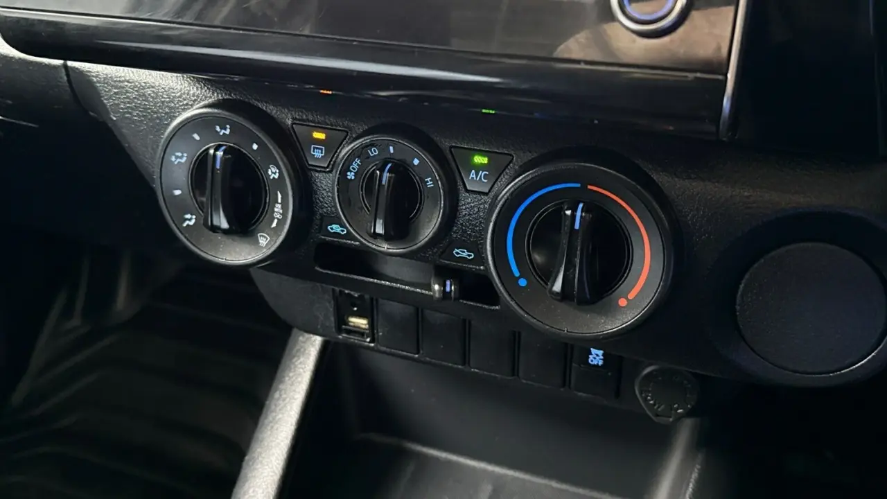 2021 Toyota Hilux Gallery Image 14