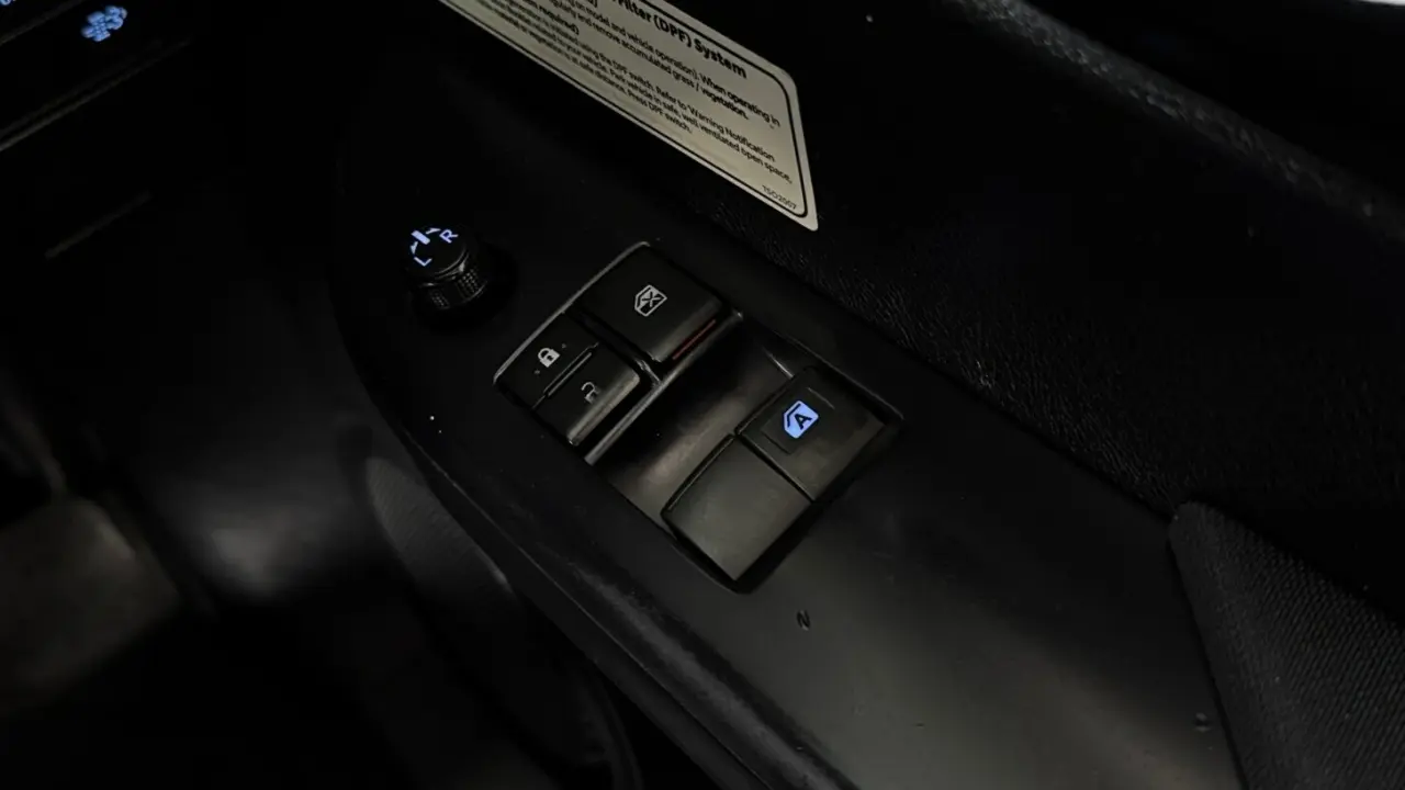 2021 Toyota Hilux Gallery Image 16