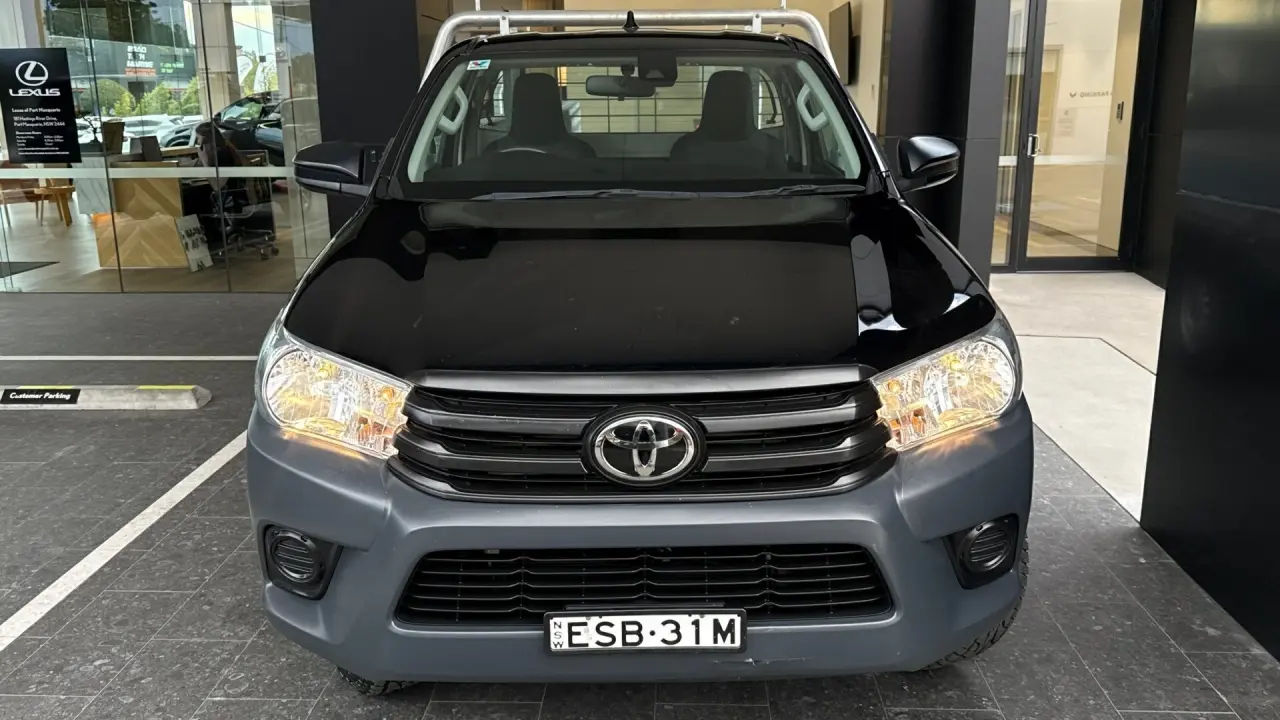 2021 Toyota Hilux Gallery Image 2