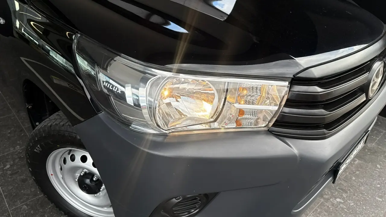 2021 Toyota Hilux Gallery Image 3