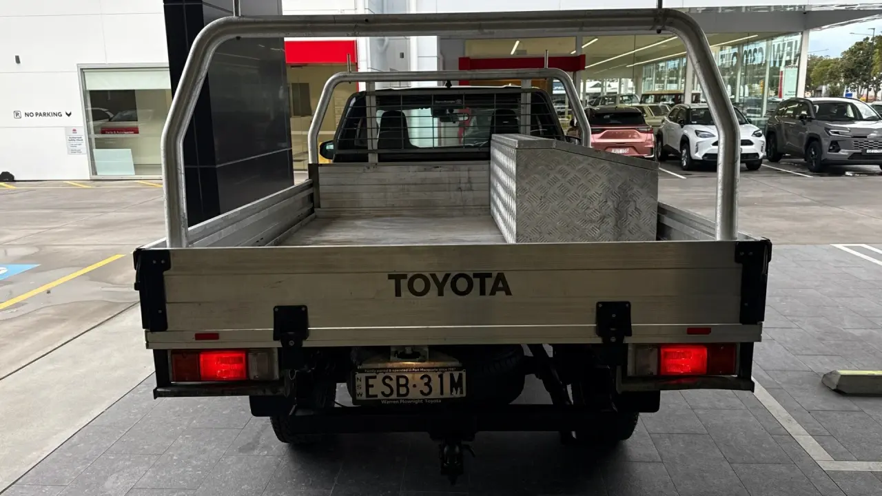 2021 Toyota Hilux Gallery Image 6