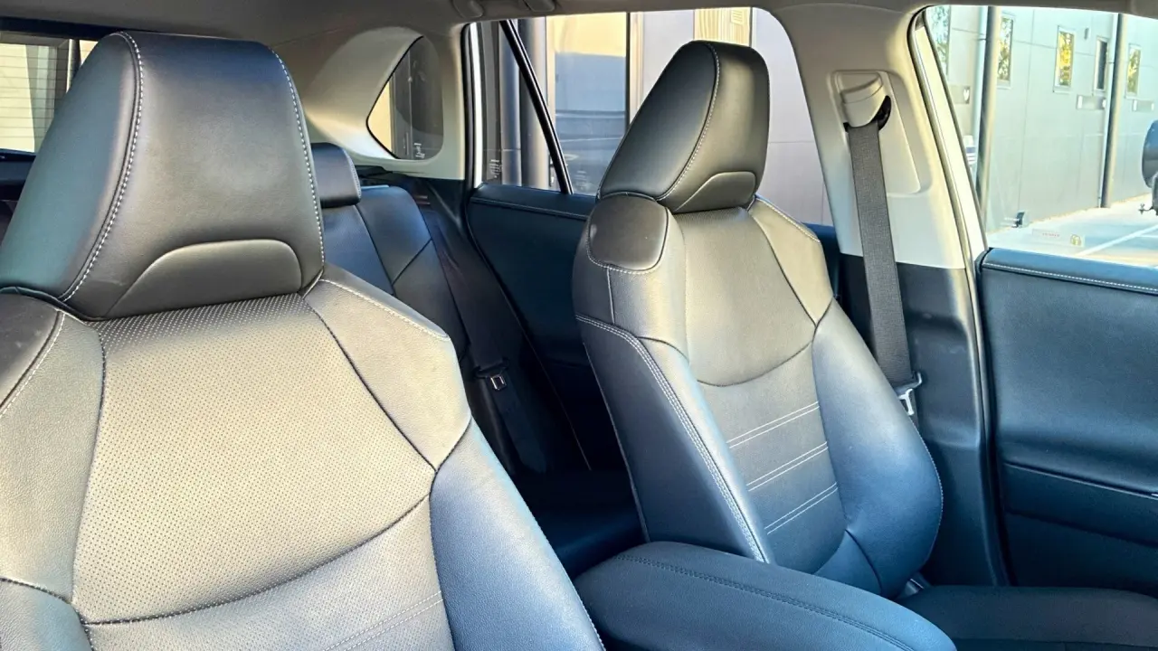2023 Toyota Rav4 Hybrid Gallery Image 11