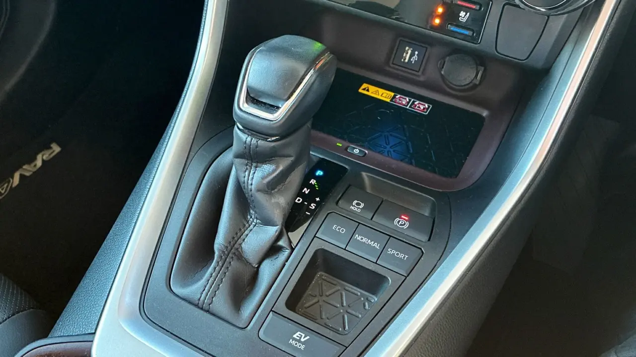 2023 Toyota Rav4 Hybrid Gallery Image 15