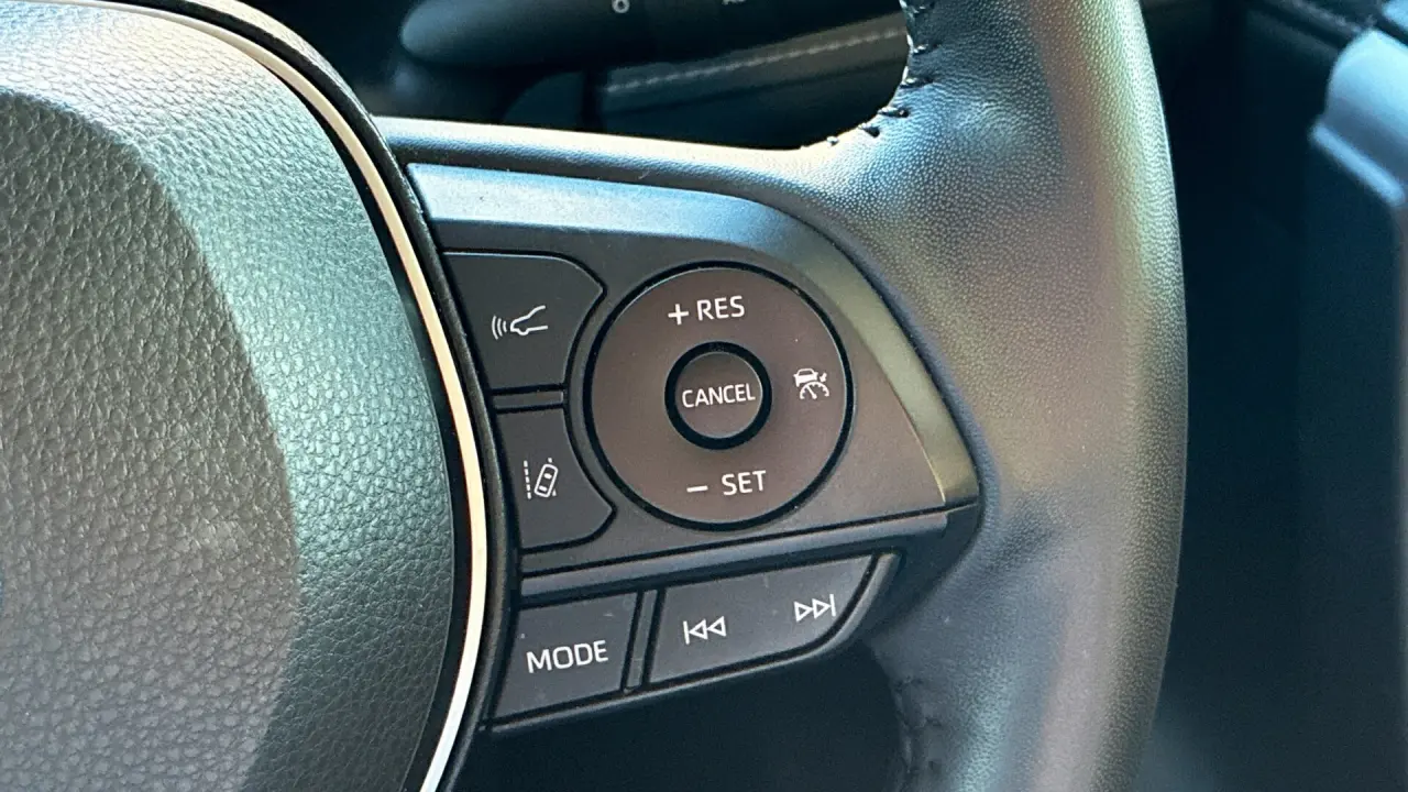 2023 Toyota Rav4 Hybrid Gallery Image 17