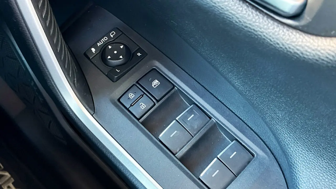 2023 Toyota Rav4 Hybrid Gallery Image 18
