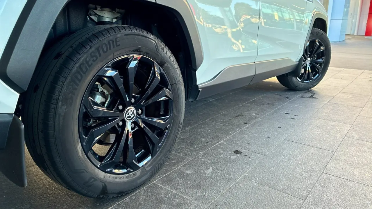 2023 Toyota Rav4 Hybrid Gallery Image 6