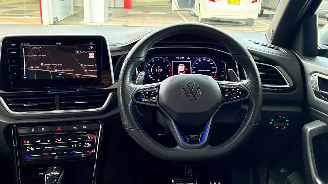 2024 VOLKSWAGEN T-ROC Gallery Image 12