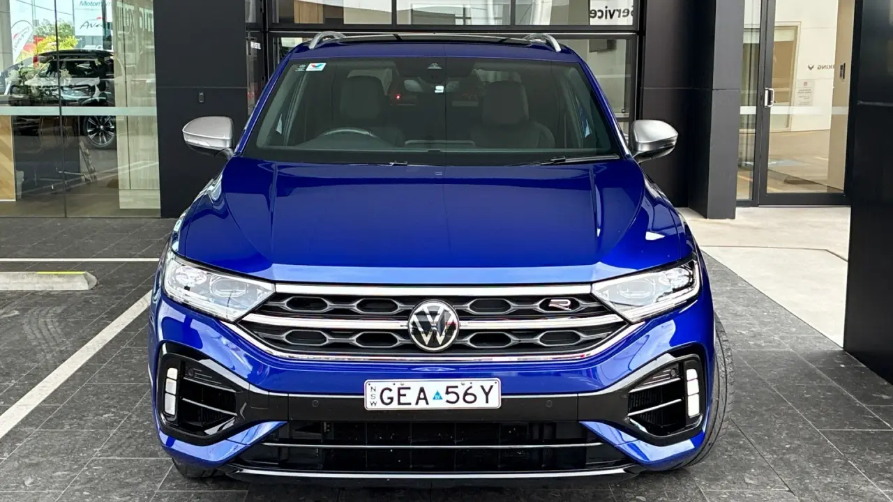 2024 VOLKSWAGEN T-ROC Gallery Image 2