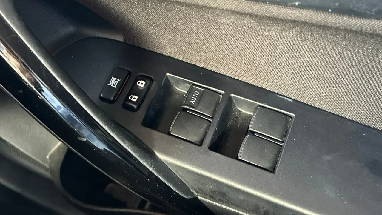 2017 Toyota Corolla Gallery Image 16