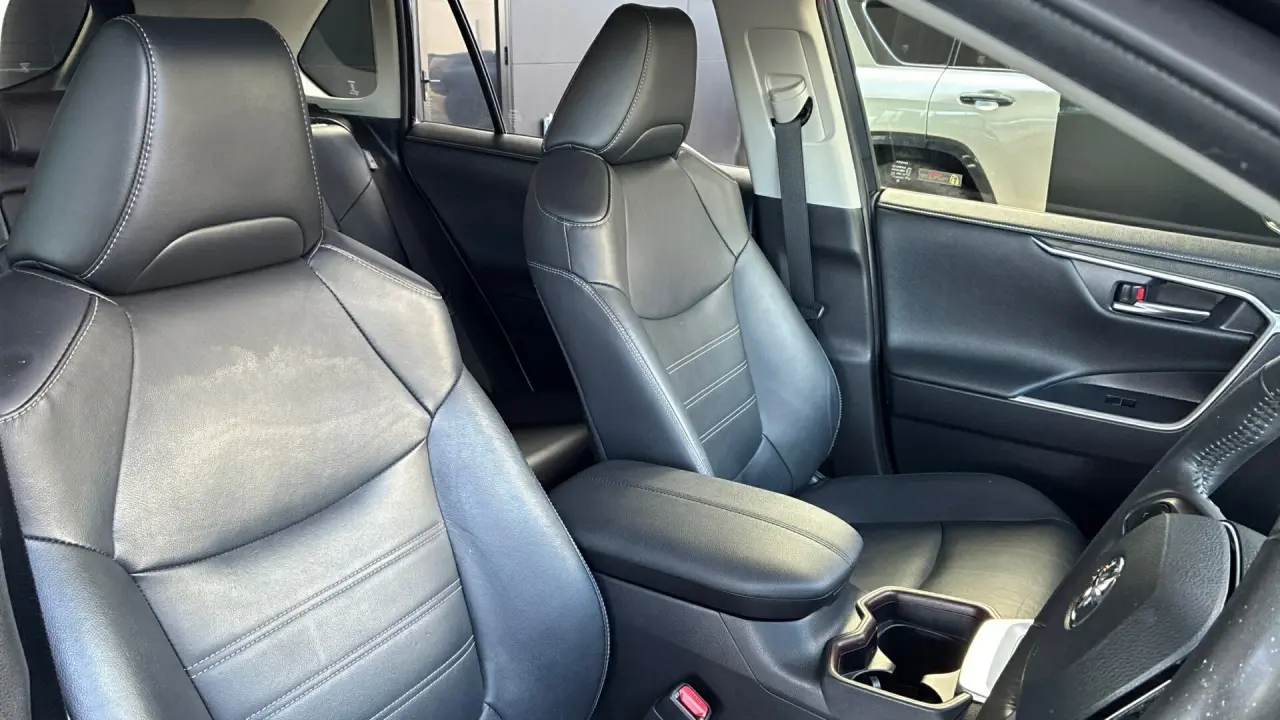 2019 Toyota Rav4 Hybrid Gallery Image 10