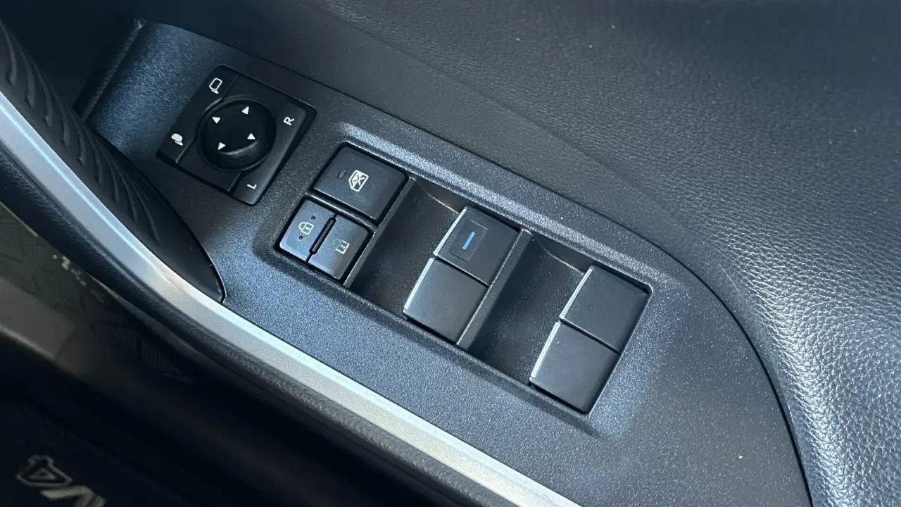 2019 Toyota Rav4 Hybrid Gallery Image 17