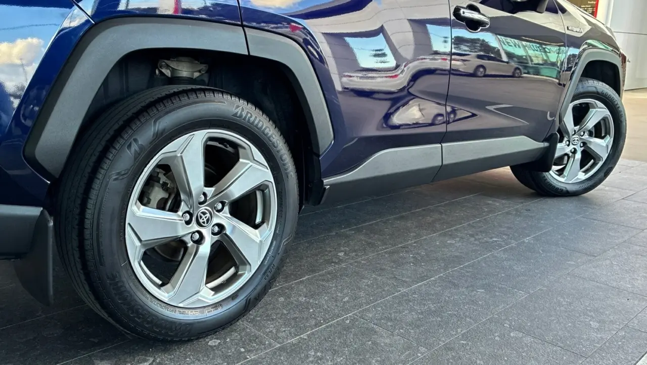 2019 Toyota Rav4 Hybrid Gallery Image 5