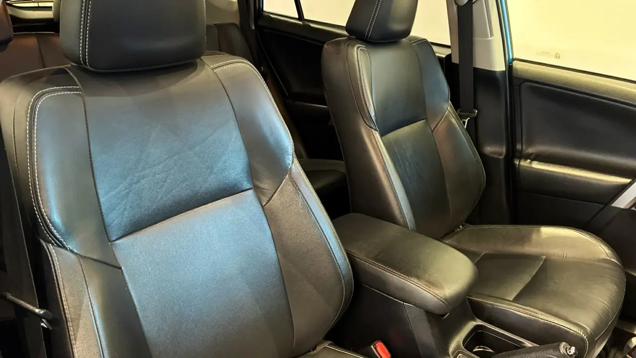 2016 Toyota RAV4 Gallery Image 10