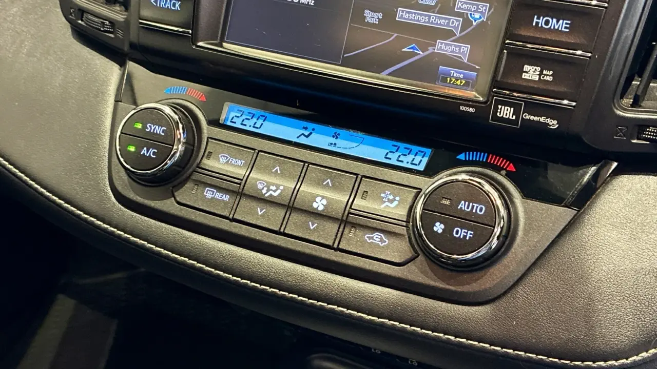 2016 Toyota RAV4 Gallery Image 13