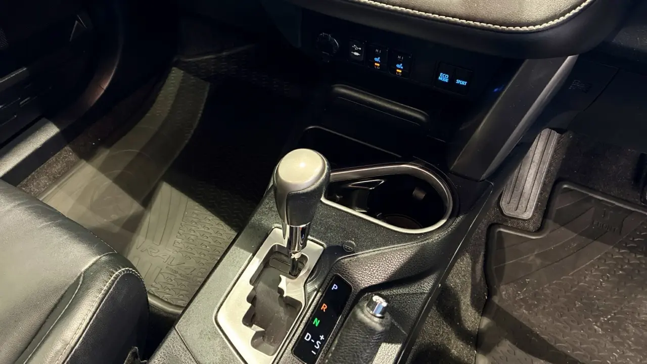 2016 Toyota RAV4 Gallery Image 14