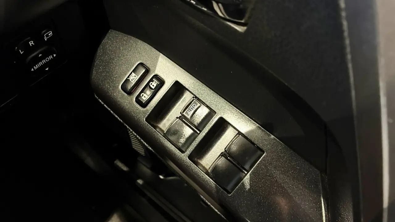 2016 Toyota RAV4 Gallery Image 18