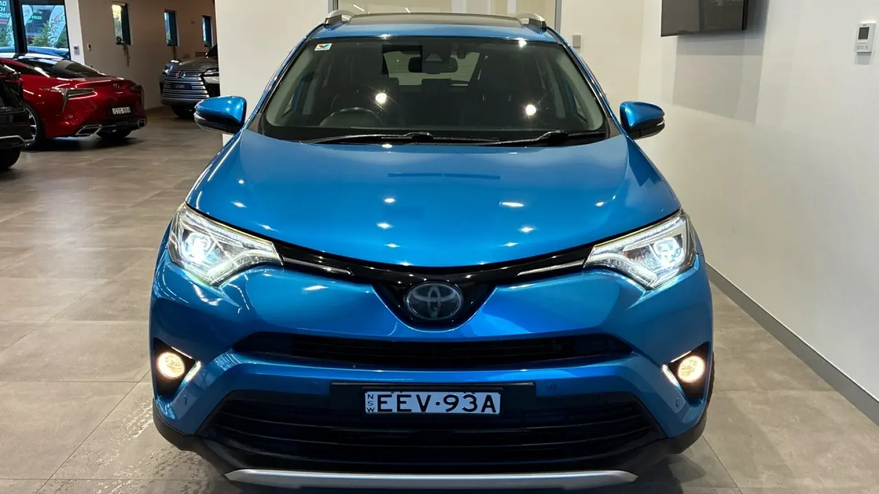 2016 Toyota RAV4 Gallery Image 2
